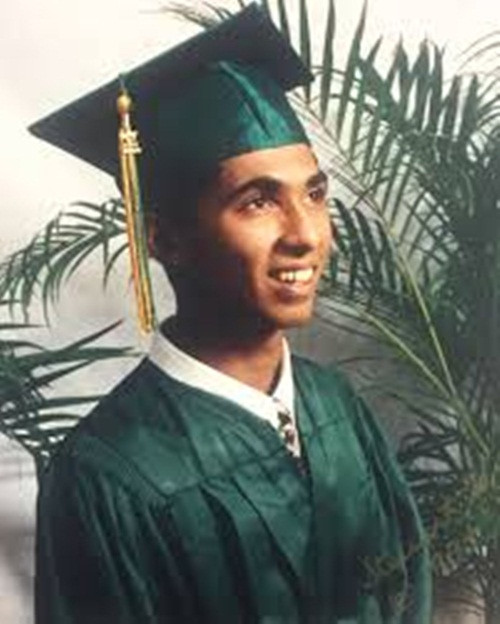 Năm 1998, Dewji tốt nghiệp Đại học Georgetown ở Washington, DC với bằng cử nhân về kinh doanh và tài chính quốc tế. Ảnh: Mohammed Dewji.