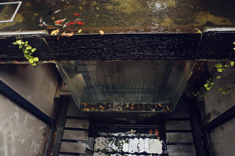 Hành lang nhỏ nhưng được thiết kế một cách tinh tế nên tạo cảm giác ngăn nắp. Nguồn ảnh: Archdaily.