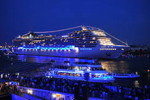 Ngoài ra, siêu du thuyền hạng sang còn có cả rạp chiếu phim 4D, rạp hát 1.200 chỗ ngồi...Nguồn ảnh: Msccruisesusa. Video: Siêu du thuyền hơn 300 tỷ của tỷ phú Mỹ. Nguồn: Youtube.