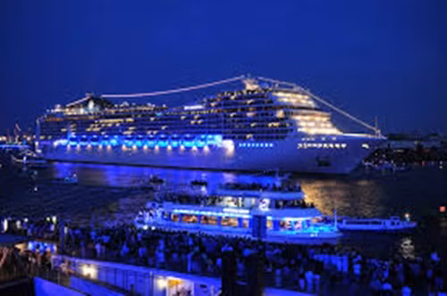 Ngoài ra, siêu du thuyền hạng sang còn có cả rạp chiếu phim 4D, rạp hát 1.200 chỗ ngồi...Nguồn ảnh: Msccruisesusa. Video: Siêu du thuyền hơn 300 tỷ của tỷ phú Mỹ. Nguồn: Youtube.