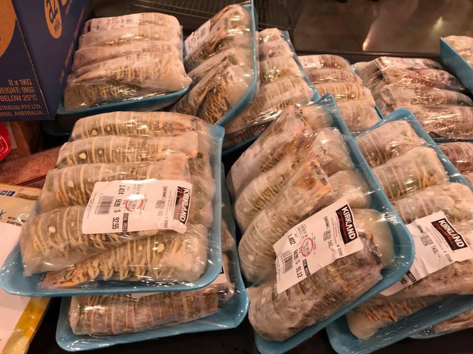 Trung bình mỗi đuôi tôm hùm nặng từ 200 - 300gram. Ảnh: D' Top Care.