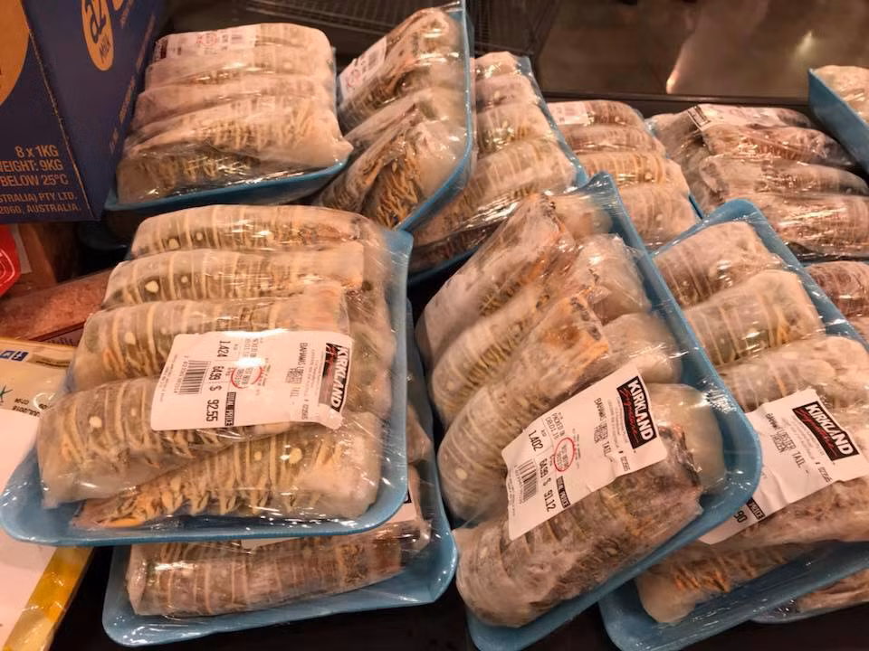 Trung bình mỗi đuôi tôm hùm nặng từ 200 - 300gram. Ảnh: D' Top Care.