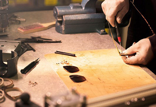 Từng bộ phận sẽ được lắp ráp với nhau.