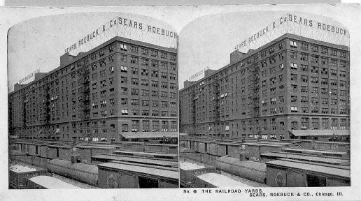 Thành lập năm 1886 bởi nhân viên ga tàu Richard Sears, Sears có tên gọi ban đầu Sears, Roebuck &amp; Company. Khi mới thành lập, Sears là một công ty đồng hồ tại North Redwood, Minnesota. Ảnh: ERBzine.
