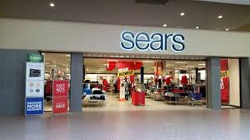 Năm 2005, Sears và Kmart sáp nhập thành Sears Holdings với tổng số 3.500 cửa hàng tại Mỹ. Đến nay, đế chế này chỉ còn chưa tới 900 cửa hàng. Ảnh: Syracuse.