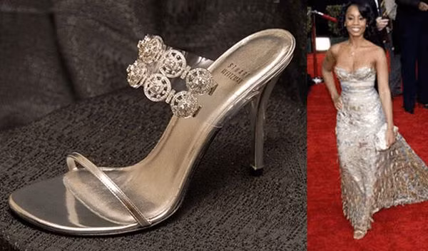 Giày Diamond Dream của Stuart Weitzman (11 tỷ đồng) là thiết kế đặc biệt dành cho "nữ hoàng" được đính lên 1.420 viên kim cương, tổng khối lượng lên tới 30 cara. Ảnh: Therichesst.