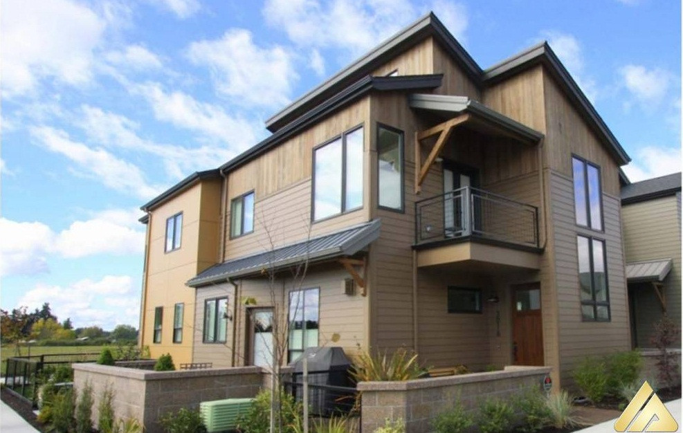 Mặt tiền chất liệu gỗ tạo cho căn nhà cảm giác mát mẻ. Ảnh: Kientrucadong.