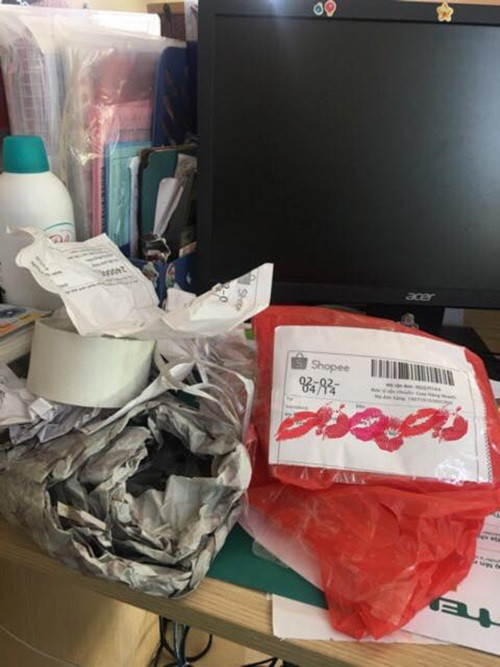 Thậm chí, có khách nhận được hàng chỉ là đống giấy "lộn". Ảnh: FB Loan Nguyen.