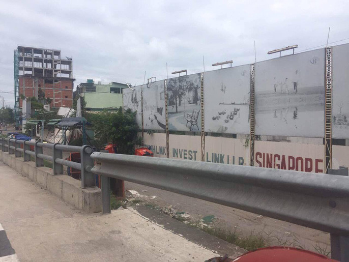 Theo nguồn tin trên báo Người lao động, Agribank chi nhánh Bình Chánh (TP HCM) cũng bán đấu giá quyền sử dụng đất và tài sản gắn liền với đất của Công ty TNHH Thương mại và Xây dựng Vạn Hưng Phát với giá trị khoản nợ lên 161,5 tỷ đồng. Ảnh: Nld.