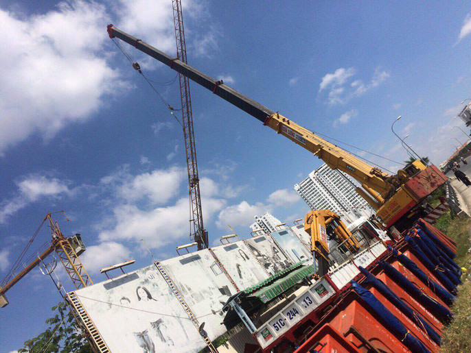 Dù đã bán rất nhiều căn hộ cho khách hàng nhưng dự án chung cư Vạn Hưng Phát đã ngừng thi công nhiều năm qua. Ảnh: Nld.