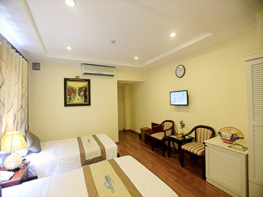 Trong phòng trang bị đầy đủ tiện nghi như điều hòa, ti vi màn hình phẳng, wifi...Ảnh: Booking.