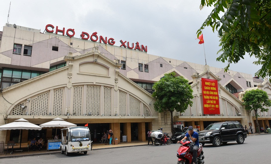 Đồng Xuân là một trong những khu chợ cổ lớn nhất tại Hà Nội, nằm trong khu phố cổ Hà Nội. Chợ có lịch sử tồn tại hàng trăm năm từ thời phong kiến nhà Nguyễn. Ảnh: Zing.