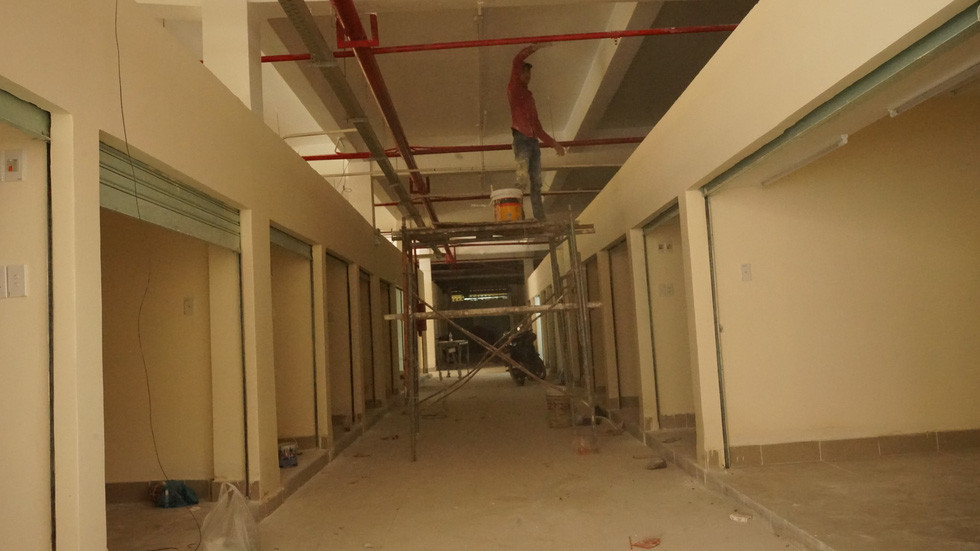Theo dự kiến, chợ sẽ đưa vào hoạt động trở lại vào tháng 11/2018, sau gần 11 tháng thi công. Ảnh: Tuổi trẻ.