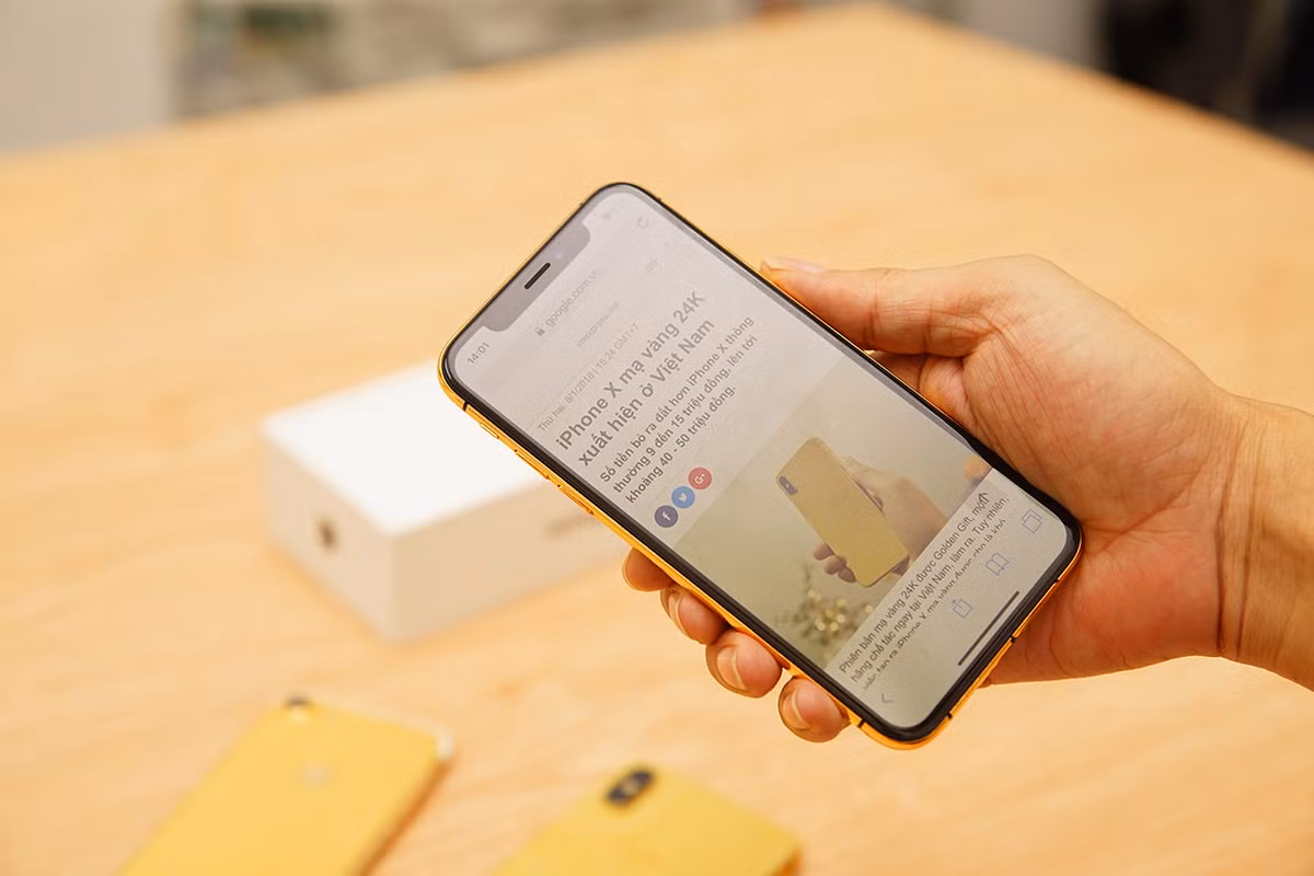 Khách mua có thể yêu cầu chạm khắc những thông điệp, logo, tên hay hình thù bất kỳ trên chiếc iPhone Xs.