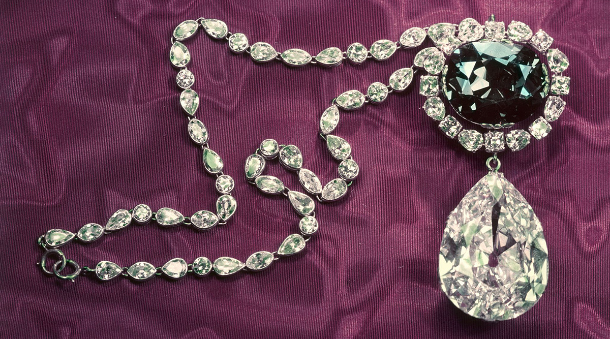 Evalyn Walsh McLean là chủ sở hữu tư nhân cuối cùng của viên kim cương Hope Diamond 45 carat và Star of the East 94 carat. Đây chính là món quà Noel xa xỉ mà cô nhận được thừa kế với trị giá 250 triệu USD.