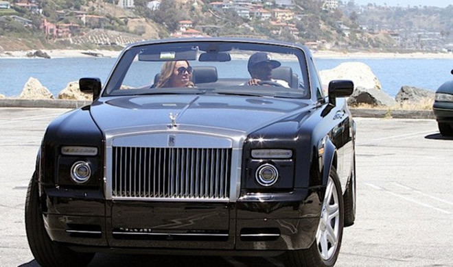 Chồng cũ của Mariah Carey, Nick Cannon cũng rất chiều vợ khi không ngần ngại chi tới 400.000 USD để mua quà tặng bà xã nhân dịp Giáng sinh.