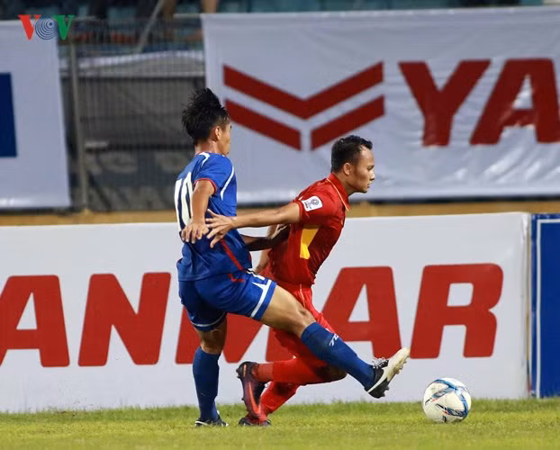 Tiền vệ Nguyễn Trọng Hoàng.