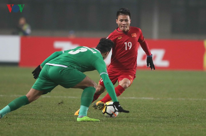  Tiền vệ Nguyễn Quang Hải.