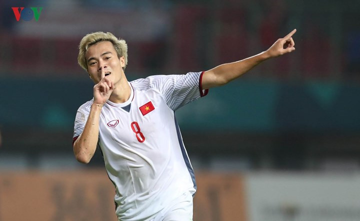 Tiền đạo Nguyễn Văn Toàn.