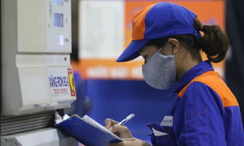 Gia xang giam manh hon 1.000 dong/lit