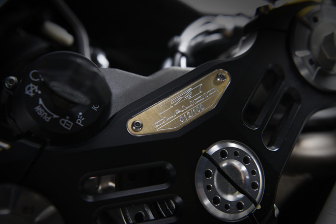 MV Agusta chỉ sản xuất đúng 100 chiếc MV Agusta F4 Claudio Castiglioni Edition với mức giá chưa được công bố. Tuy nhiên, dựa vào giá bán của chiếc F4 CC cách đây 10 năm, có thể dự đoán giá bán của F4 Claudio Castiglioni Edition sẽ không thấp hơn con số 100.000 USD.