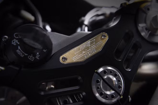 MV Agusta chỉ sản xuất đúng 100 chiếc MV Agusta F4 Claudio Castiglioni Edition với mức giá chưa được công bố. Tuy nhiên, dựa vào giá bán của chiếc F4 CC cách đây 10 năm, có thể dự đoán giá bán của F4 Claudio Castiglioni Edition sẽ không thấp hơn con số 100.000 USD.