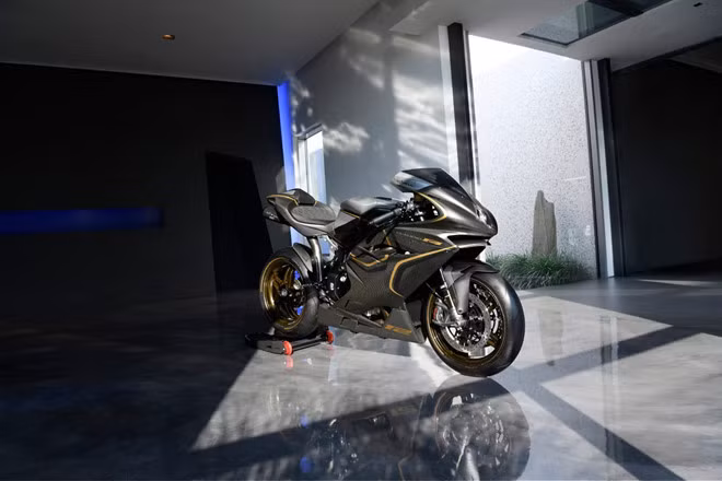 Để tri ân Claudio Castiglioni, MV Agusta đã đặt tên ông cho chiếc F4 CC bản đặc biệt ra mắt vào năm 2008 với mức giá hơn 80.000 USD. Đúng 10 năm sau, hãng môtô này tiếp tục tung ra chiếc F4 Claudio Castiglioni Edition để tưởng nhớ đến ông cũng như lời tạm biệt đối với dòng superbike mang tính biểu tượng của MV Agusta từ khi ra mắt năm 1999.