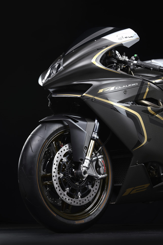 Các bộ phận khác trên F4 Claudio Castiglioni Edition cũng đến từ các thương hiệu hàng đầu như cùm côn/phanh Brembo RCS 19 mới nhất, kẹp phanh Brembo M50 Stylema tiêu chuẩn đi kèm đĩa phanh Brembo T-Drive.