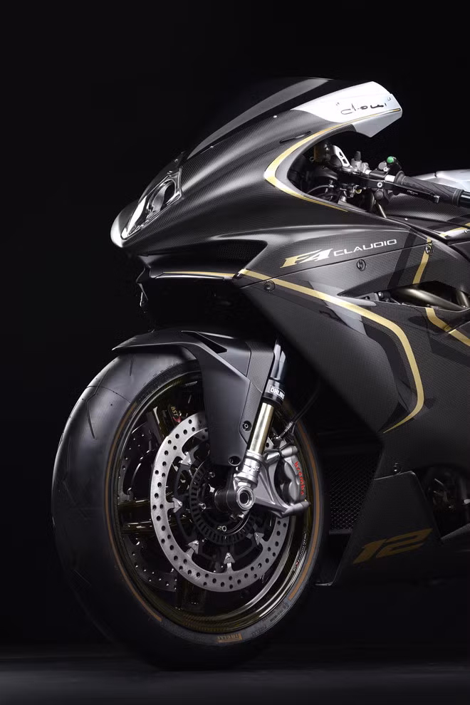 Các bộ phận khác trên F4 Claudio Castiglioni Edition cũng đến từ các thương hiệu hàng đầu như cùm côn/phanh Brembo RCS 19 mới nhất, kẹp phanh Brembo M50 Stylema tiêu chuẩn đi kèm đĩa phanh Brembo T-Drive.