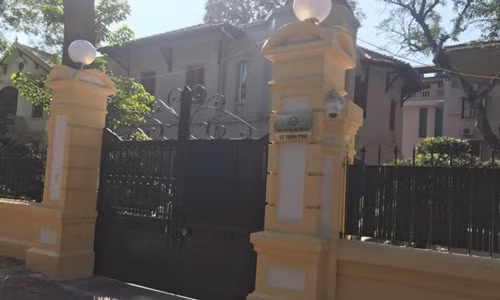 Gioi sieu giau Ha Noi doc tien mua lai biet thu Phap co