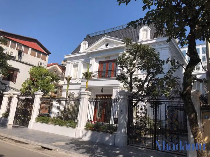 Gioi sieu giau Ha Noi doc tien mua lai biet thu Phap co-Hinh-5