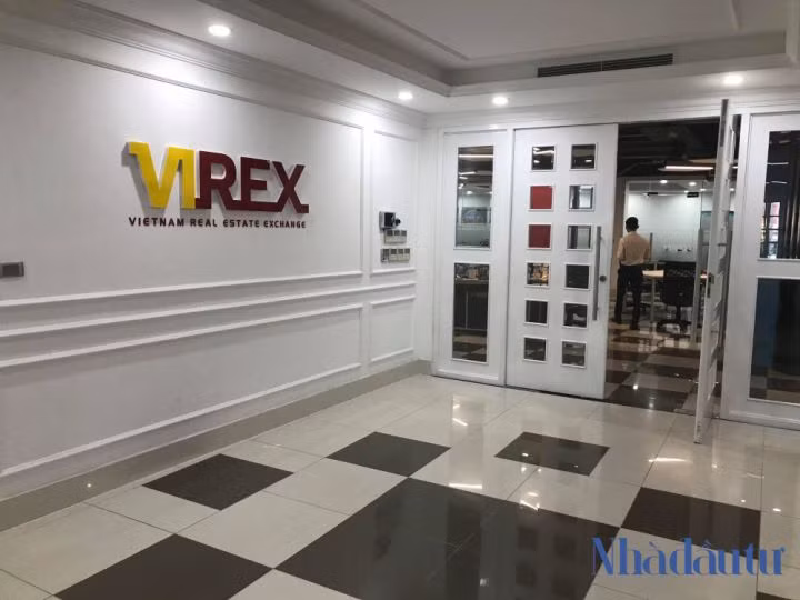 Gioi sieu giau Ha Noi doc tien mua lai biet thu Phap co-Hinh-3