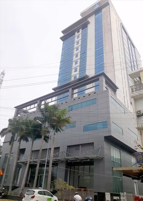 Tòa nhà Bạc Liêu Tower là tài sản của Chi cục Thi hành án dân sự TP Bạc Liêu (tỉnh Bạc Liêu) do Cty CP Phát triển đô thị Dầu khí - PVC MêKong, thuộc Cty CP Xây lắp Dầu khí Việt Nam- PVC làm chủ đầu tư. Ảnh: Lao động.