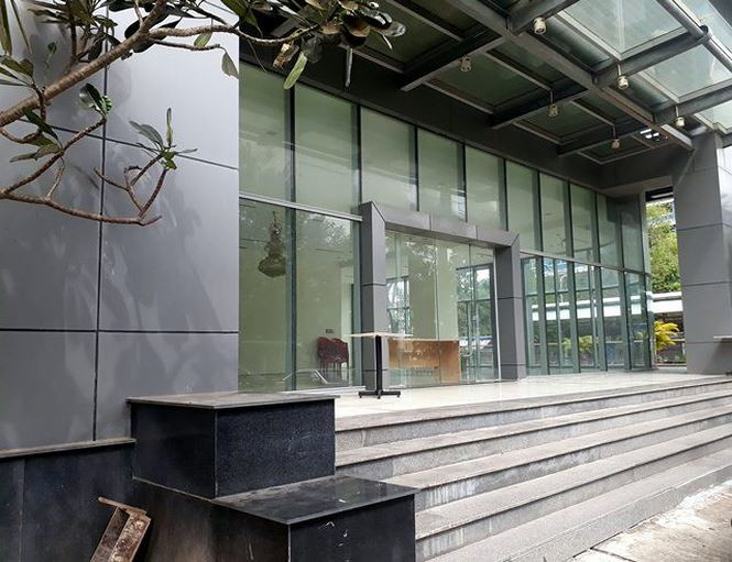 UBND tỉnh Bạc Liêu lý giải việc này nhằm hỗ trợ khó khăn cho PVC và PVC Mekong trong việc chuyển nhượng tòa nhà và tránh gây lãng phí tài sản đầu tư...Ảnh: Tiền Phong.