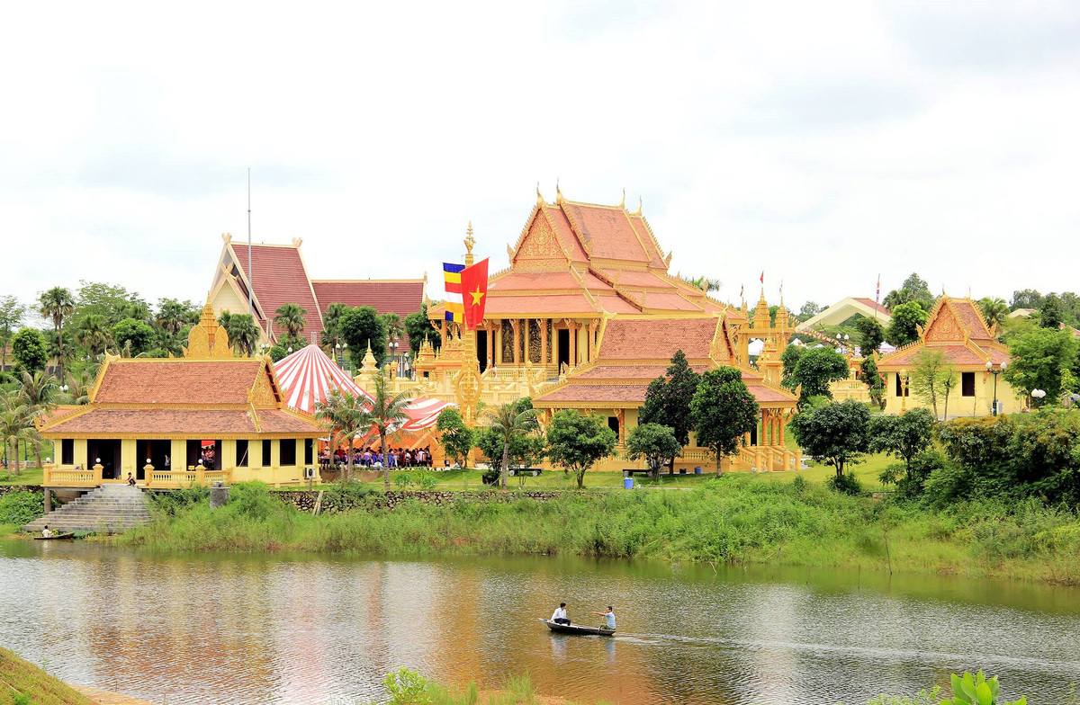 Chiem nguong trien lam bonsai, chim canh “doc, la”, hiem co, kho tim