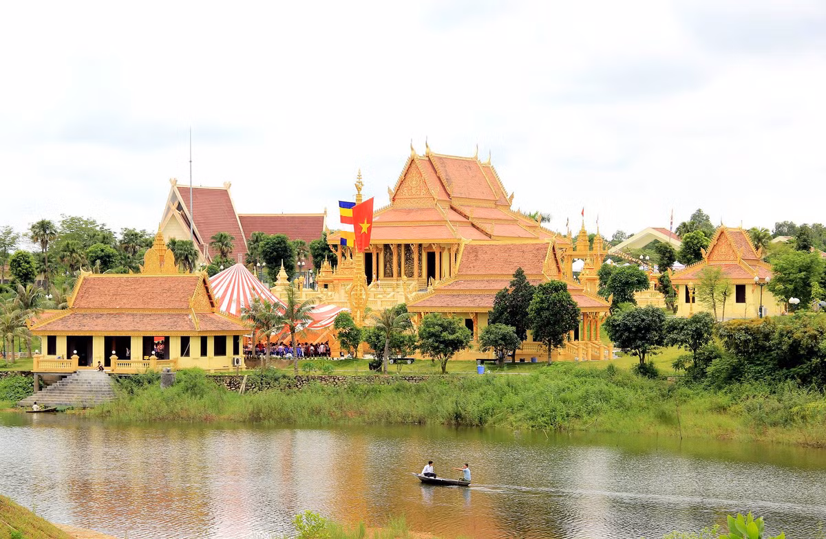 Chiem nguong trien lam bonsai, chim canh “doc, la”, hiem co, kho tim