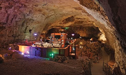 Grand Canyon Caverns Suite nổi tiếng là một trong những khách sạn sâu nhất và tối nhất thế giới, nằm cách mặt đất khoảng 220m. Ảnh: Ustoday.