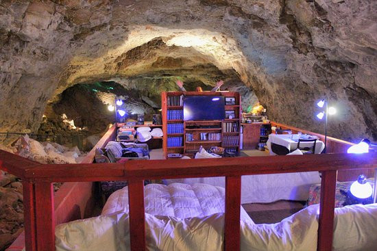 Khu nghỉ dưỡng này bao gồm 48 phòng nghỉ với giường, phòng tắm và khu tiếp khách. Ảnh: TripAdvisor.