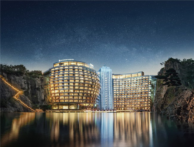 Vừa qua, công trình kiến trúc hoành tráng của Trung Quốc - khách sạn InterContinental Shanghai Wonderland dưới lòng đất đã chính thức khai trương tại Thượng Hải. Ảnh: China Daily.
