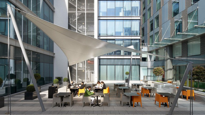 Ngay tại trung tâm London, dinh thự dành cho sinh viên này ở Spitalfields là nơi lý tưởng để trải nghiệm một London trọn vẹn nhất. Khu nhà gần một số trường đại học và trung tâm nghệ thuật Shoreditch, nơi mọi người luôn tìm thấy rất nhiều những bất ngờ tuyệt vời.