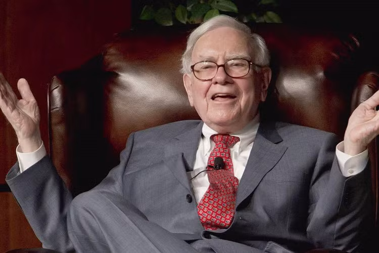 Theo sau là huyền thoại đầu tư Warren Buffett với 79,1 tỷ USD. Tỷ phú Warren Buffett năm nay 87 tuổi, phần lớn tài sản của ông đến từ cổ phiếu Berkshire Hathaway - công ty đa quốc gia có trụ sở tại Omaha, Nebraska, Hoa Kỳ. Ảnh: WJC.