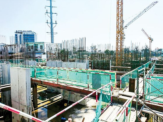 Dự án Đức Long Golden Land có tên đầy đủ là "Khu thương mại dịch vụ và căn hộ cao cấp Đức Long Golden Land" nằm trên đường Nguyễn Tất Thành nối dài, phường Tân Thuận Tây, quận 7, TP HCM. Ảnh: Đức Long Golden Land.