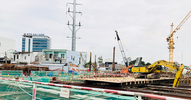 Ngày 13/9/2018, UBND TP HCM đã lập đoàn kiểm tra để làm rõ những dấu hiệu vi phạm tại dự án Đức Long Golden Land. Qua công tác thanh tra, cơ quan chức năng phát hiện nhiều sai phạm tại dự án như bán hàng chưa đủ điều kiện, liên quan đến đất công...Ảnh: Skylandgroup.