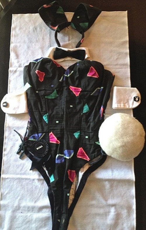 Bộ trang phục cổ điển của cô thỏ Playboy từ những năm 1970 có giá lên tới 3.000 USD (70 triệu đồng). Ảnh: Printest.