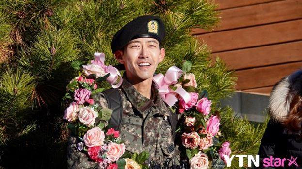 Nam ca sĩ, ngôi sao truyền hình Kwanghee chính thức xuất ngũ hôm nay 7/12