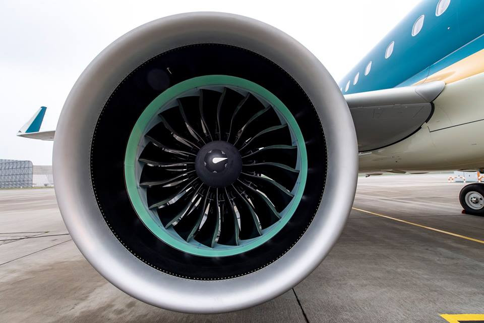 Đây là dòng máy bay được Airbus tích hợp công nghệ tiên tiến với động cơ thế hệ mới, có thiết bị đầu cánh cong với tên gọi Sharklets. Ảnh: Vietnam Airlines.