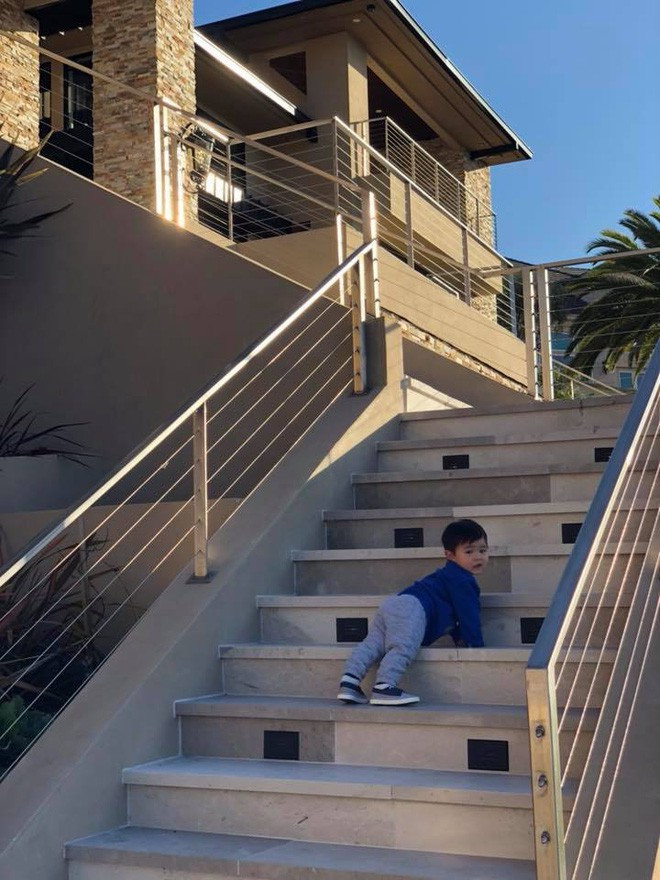 Bé Thiên Từ sống trong biệt thự triệu đô, rộng 4.000 m2 tại Mỹ. Ảnh: Thegioitre.