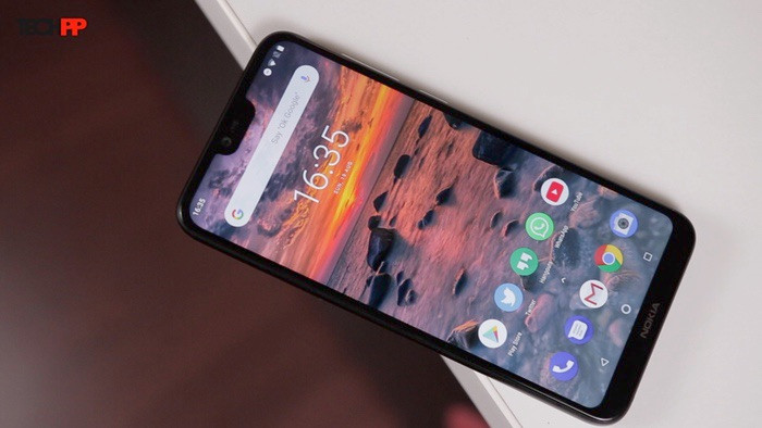 Nokia 6.1 Plus có điểm nhấn là màn hình tai thỏ, sử dụng chip Snapdragon 636. Thêm nữa, dung lượng RAM và bộ nhớ trong Nokia 6.1 Plus lớn hơn Bphone 3. Ảnh: TechPP.