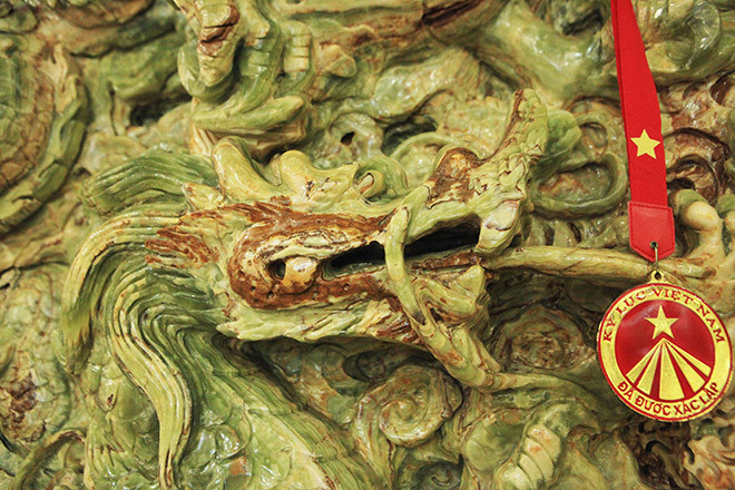 Hiện tại, bức tranh được báo giá khoảng 10 tỷ đồng. Ảnh: Dân Việt.