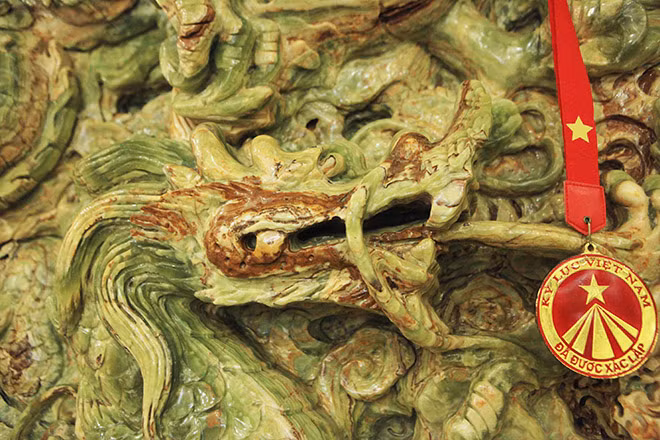 Hiện tại, bức tranh được báo giá khoảng 10 tỷ đồng. Ảnh: Dân Việt.